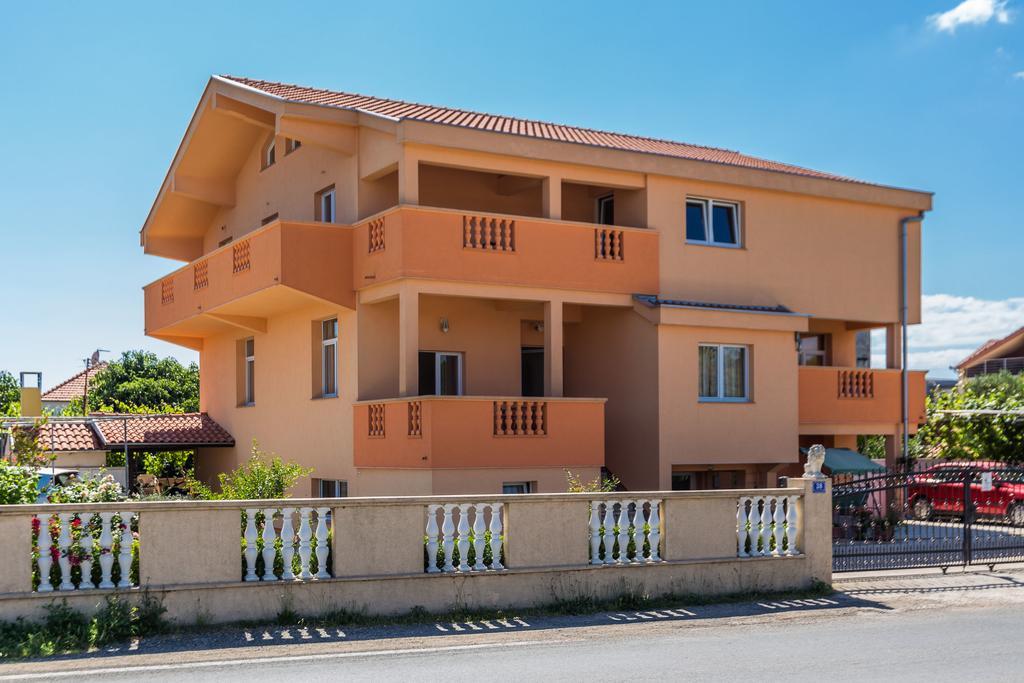Apartments Angelina Sukosan Luaran gambar