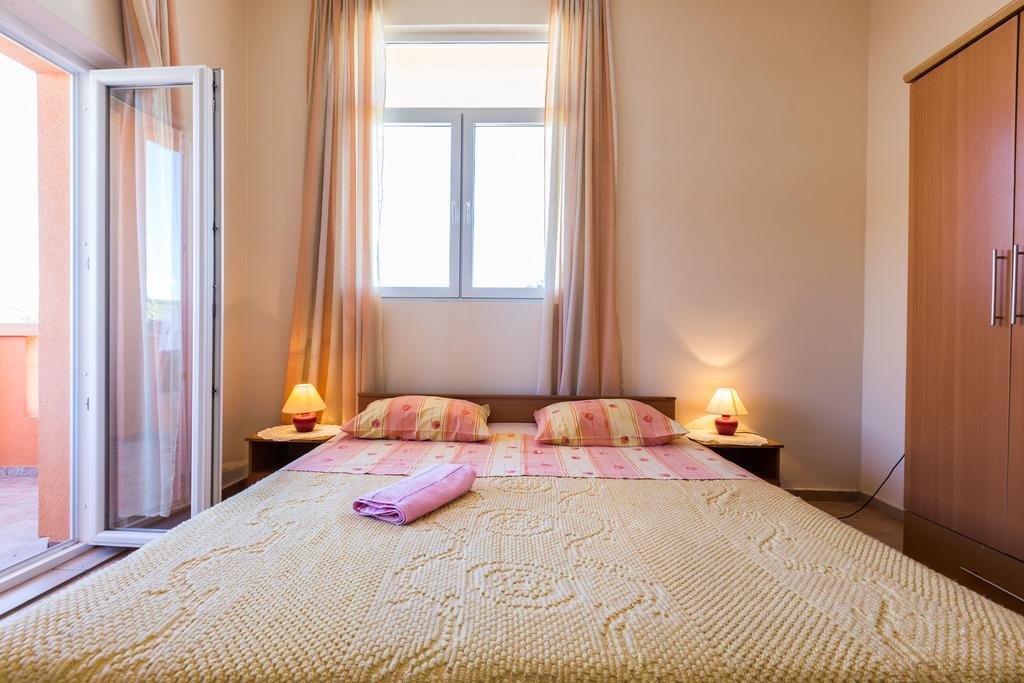Apartments Angelina Sukosan Luaran gambar